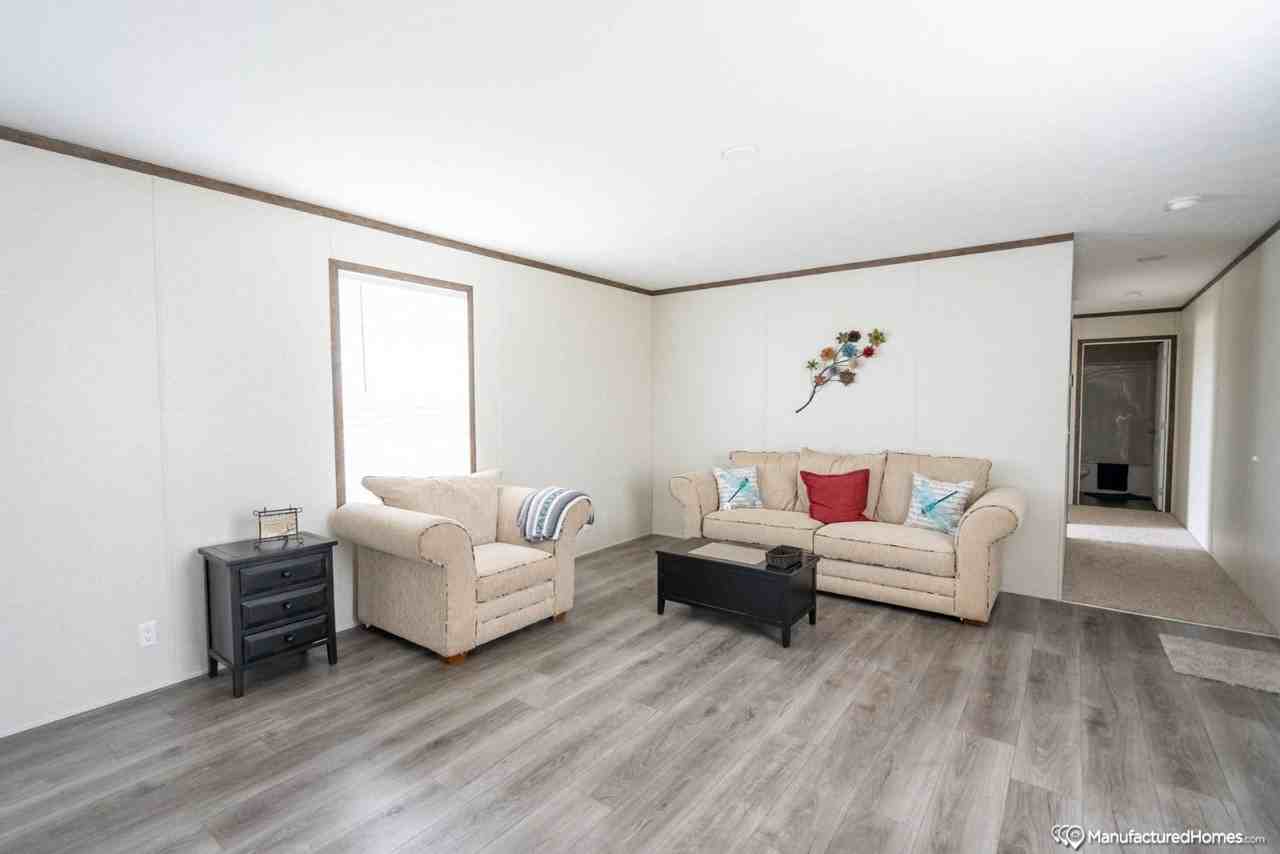 808 Stanley St #900 - Photo 7 of 11