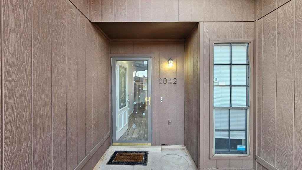 2042 Magill St - Photo 2 of 12