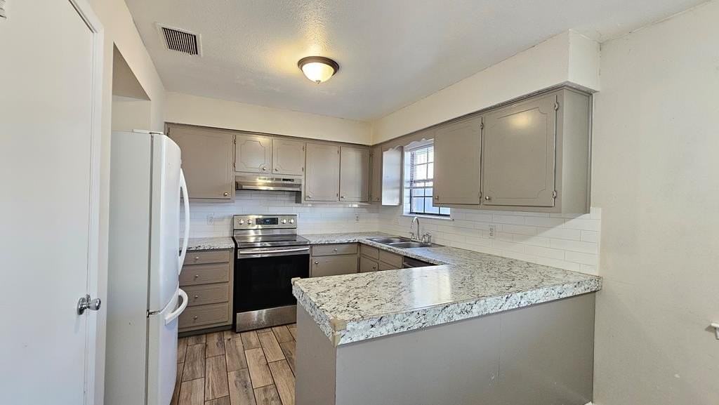 2042 Magill St - Photo 5 of 12