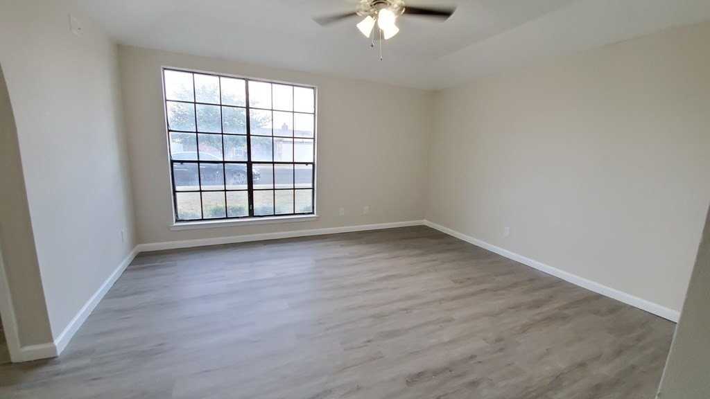 2042 Magill St - Photo 7 of 12