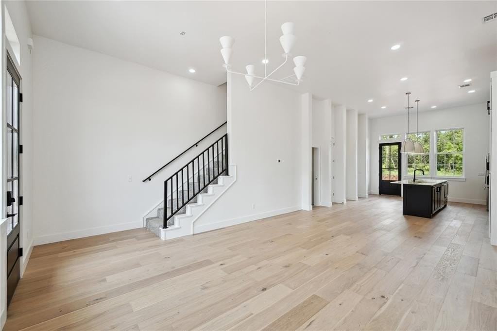 18821 Selah Way - Photo 4 of 33