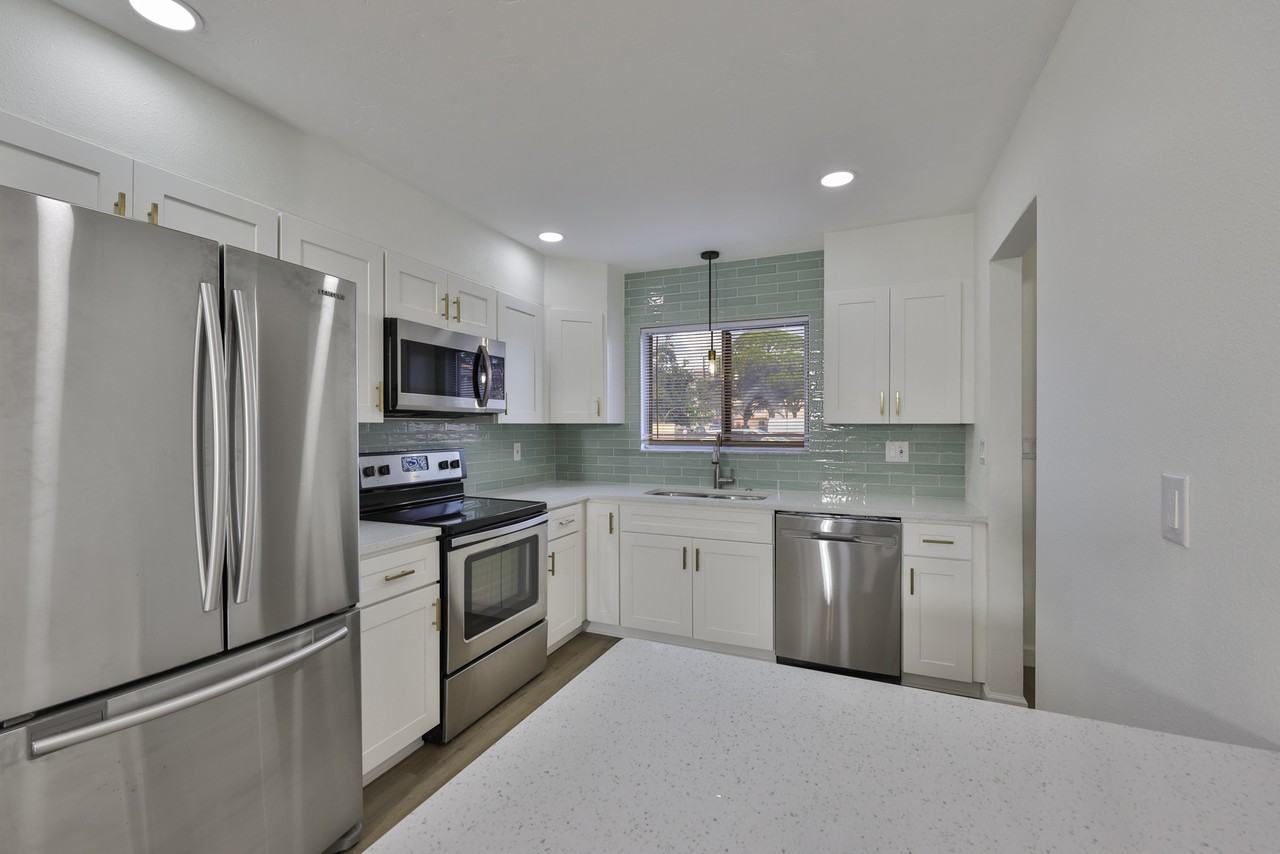 1620 58th Ave S - Photo 6 of 50