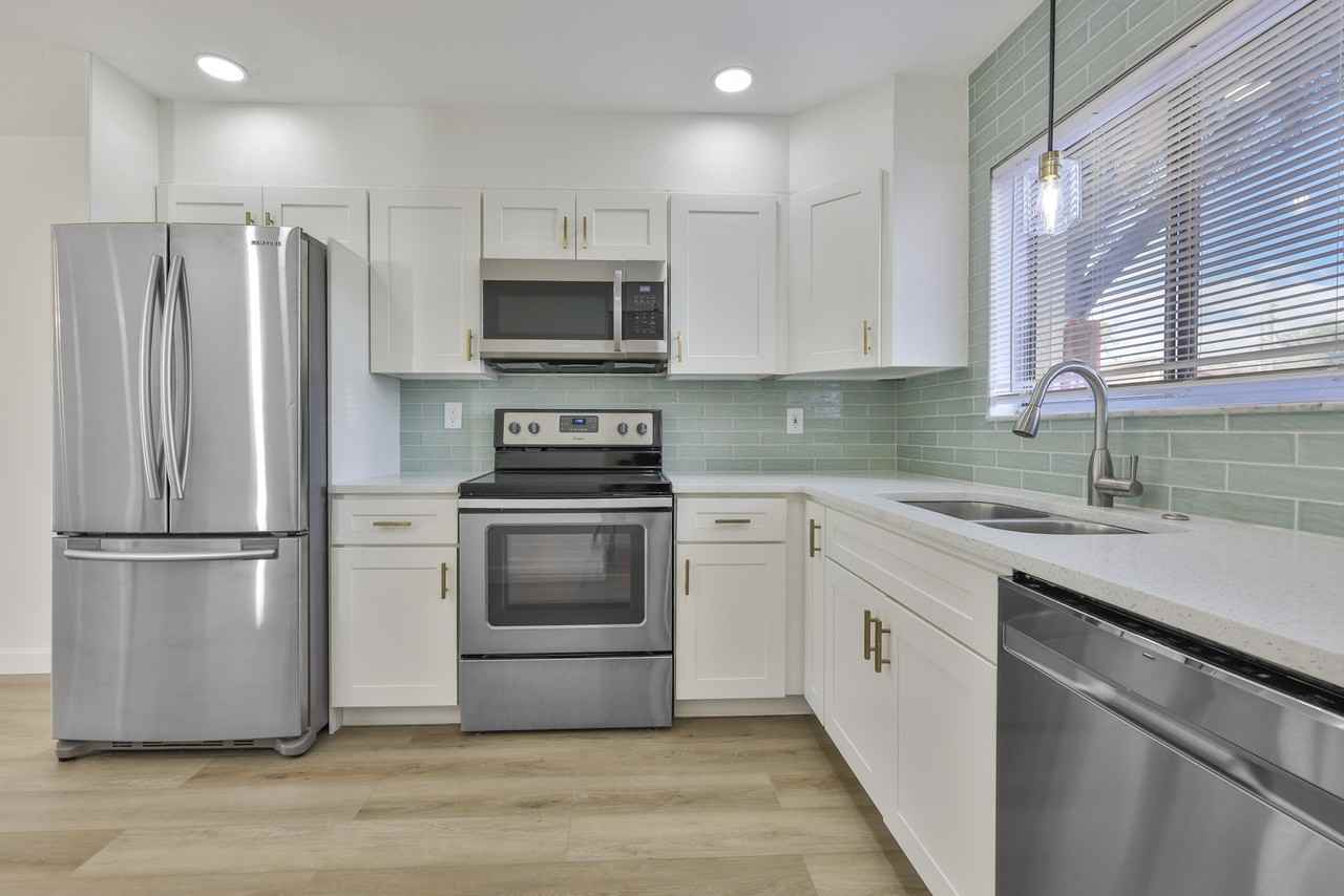 1620 58th Ave S - Photo 7 of 50