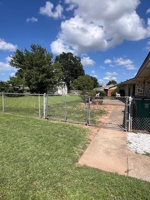 1301 Ne 53rd St - Photo 4 of 27