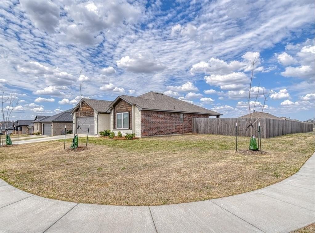 275 Jennifer Dr - Photo 3 of 34