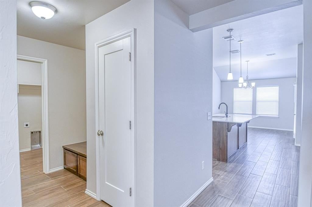 275 Jennifer Dr - Photo 6 of 34