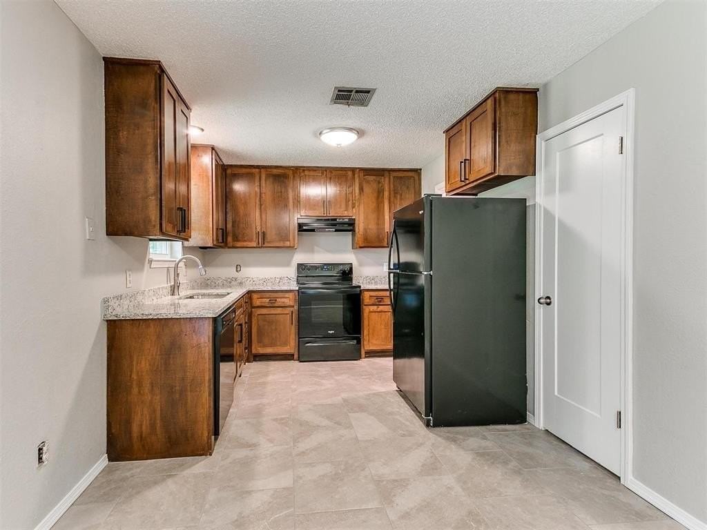 1608 Canterbury St - Photo 5 of 19