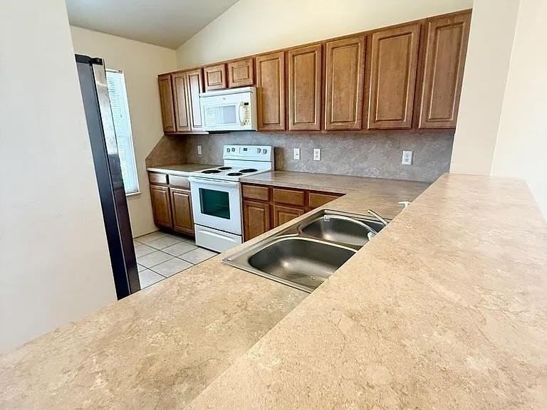 2821 Fennel Rd - Photo 4 of 10