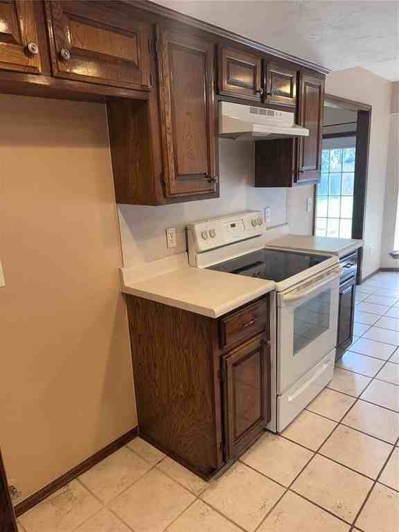 2208 Nw 118th St - Photo 3 of 15