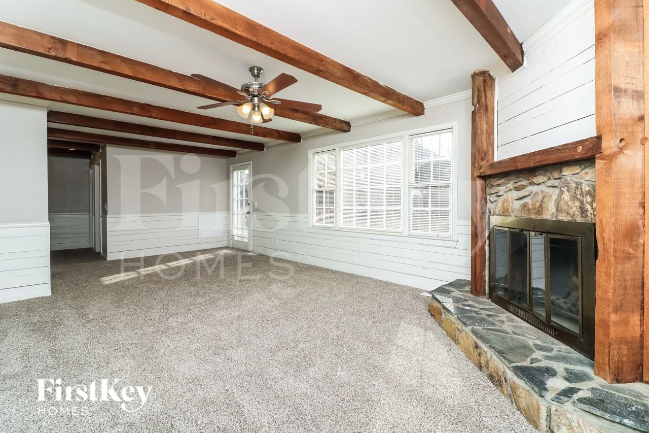 2765 Rock Creek Dr Sw - Photo 3 of 19