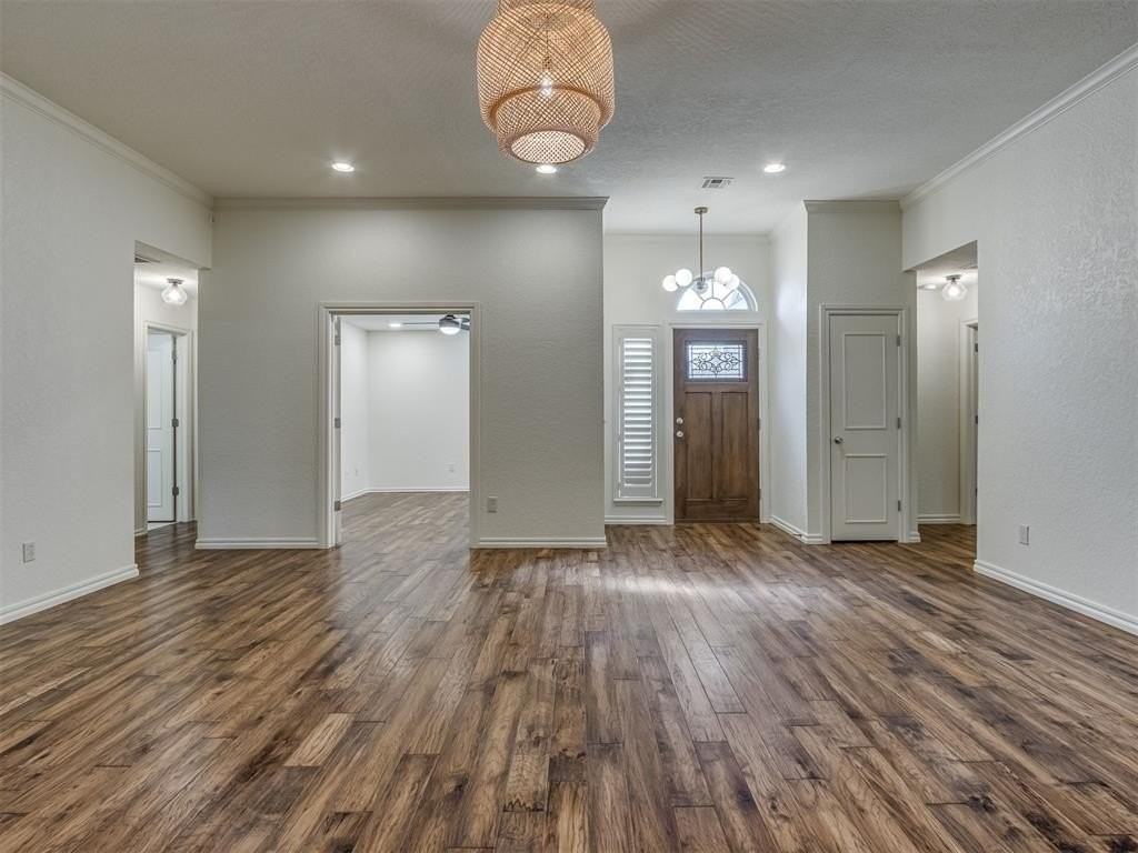 3028 Weymouth Way - Photo 5 of 29