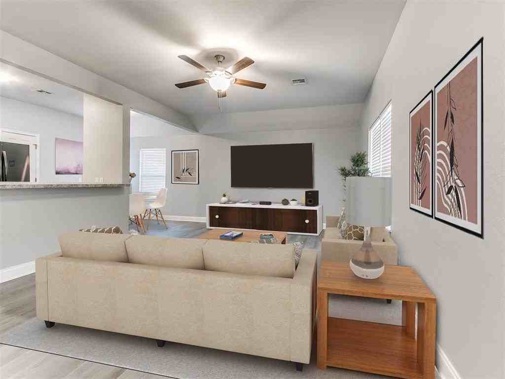 11104 Nw 99th St - Photo 5 of 31