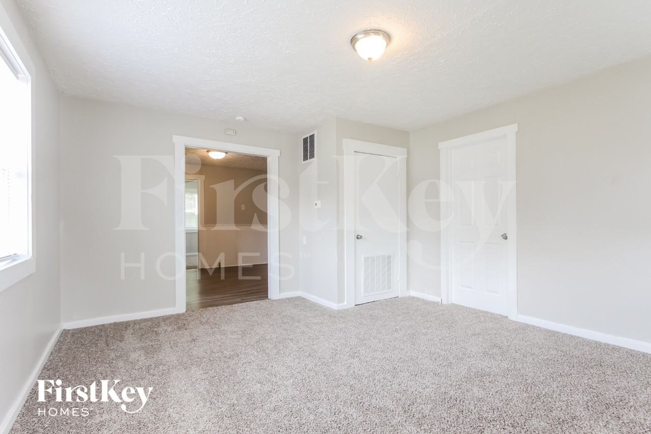 2752 S Rybolt Ave - Photo 2 of 15