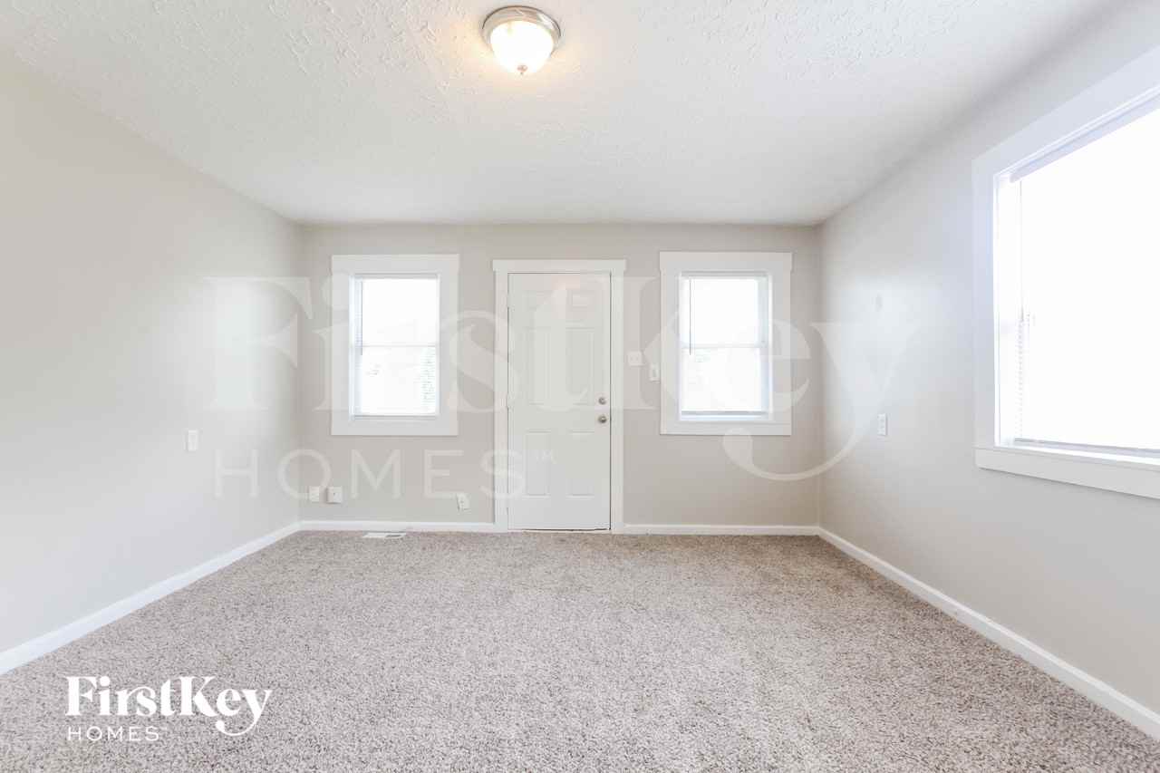 2752 S Rybolt Ave - Photo 3 of 15