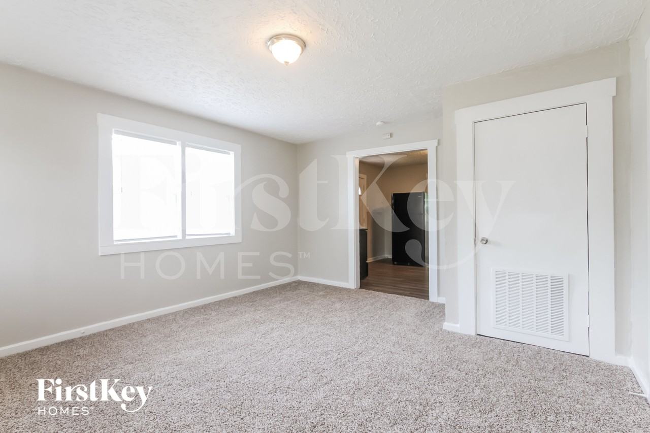 2752 S Rybolt Ave - Photo 4 of 15