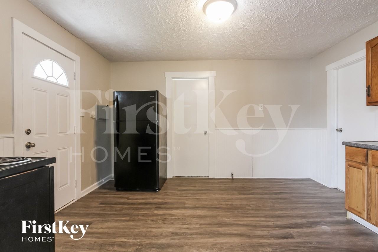 2752 S Rybolt Ave - Photo 5 of 15