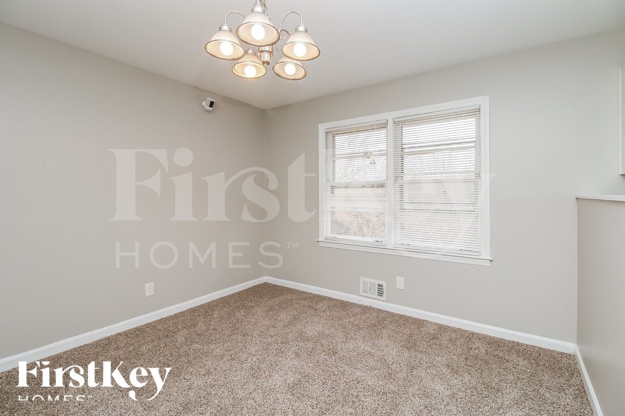 2672 Lilac Dr - Photo 4 of 19