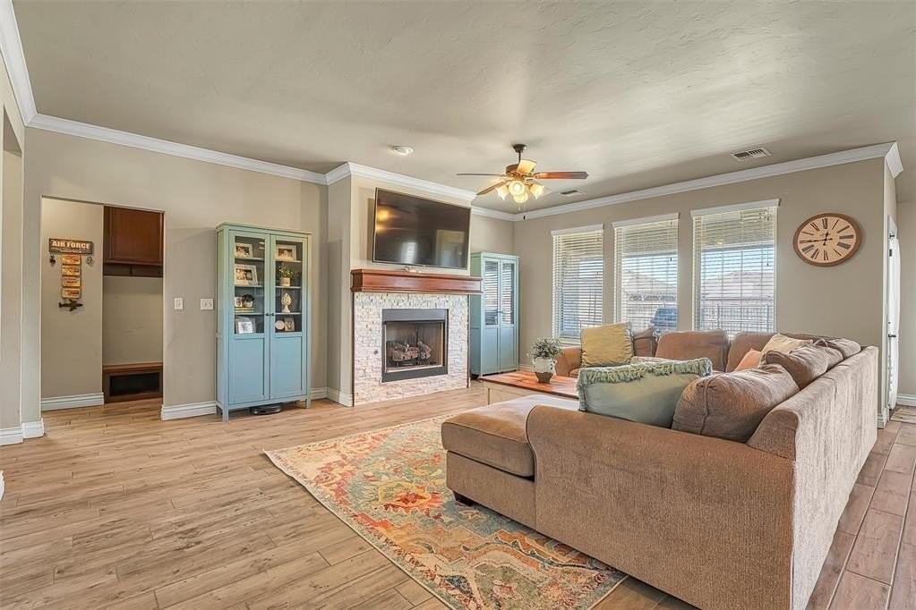 1101 Northridge Blvd - Photo 7 of 39