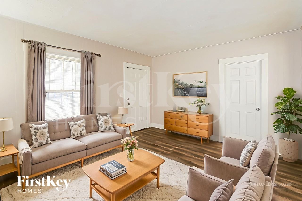 2507 Quincy St - Photo 4 of 19