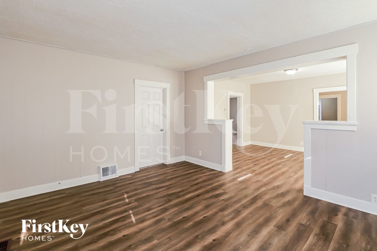 2507 Quincy St - Photo 5 of 19