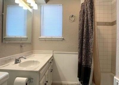 11433 N May Ave Apt B #B - Photo 5 of 8