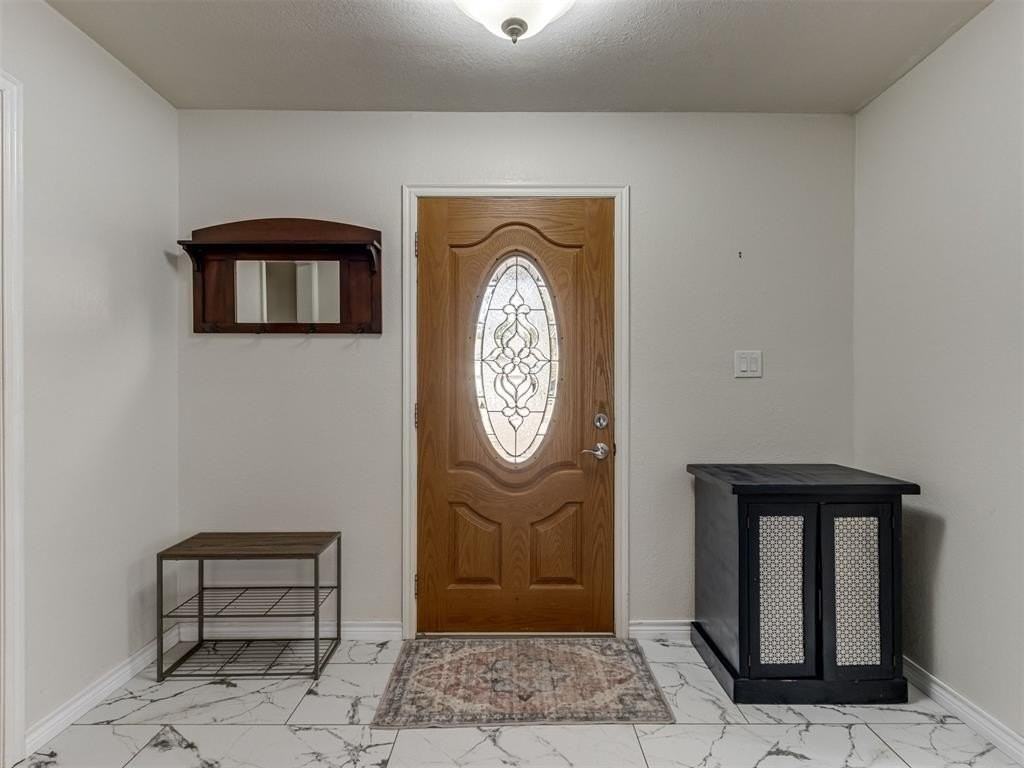 1828 Burnt Oak St - Photo 5 of 36