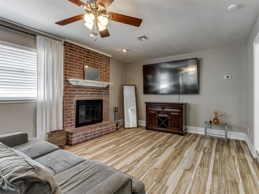 1828 Burnt Oak St - Photo 7 of 36