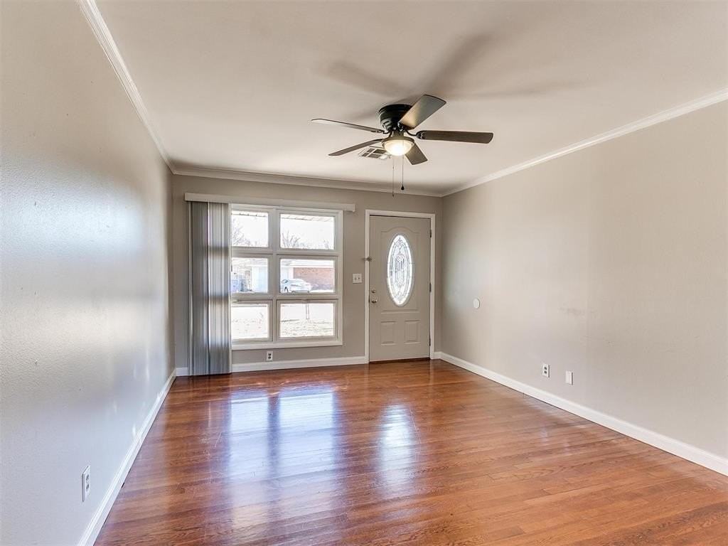 122 S Sherry Ave - Photo 3 of 20