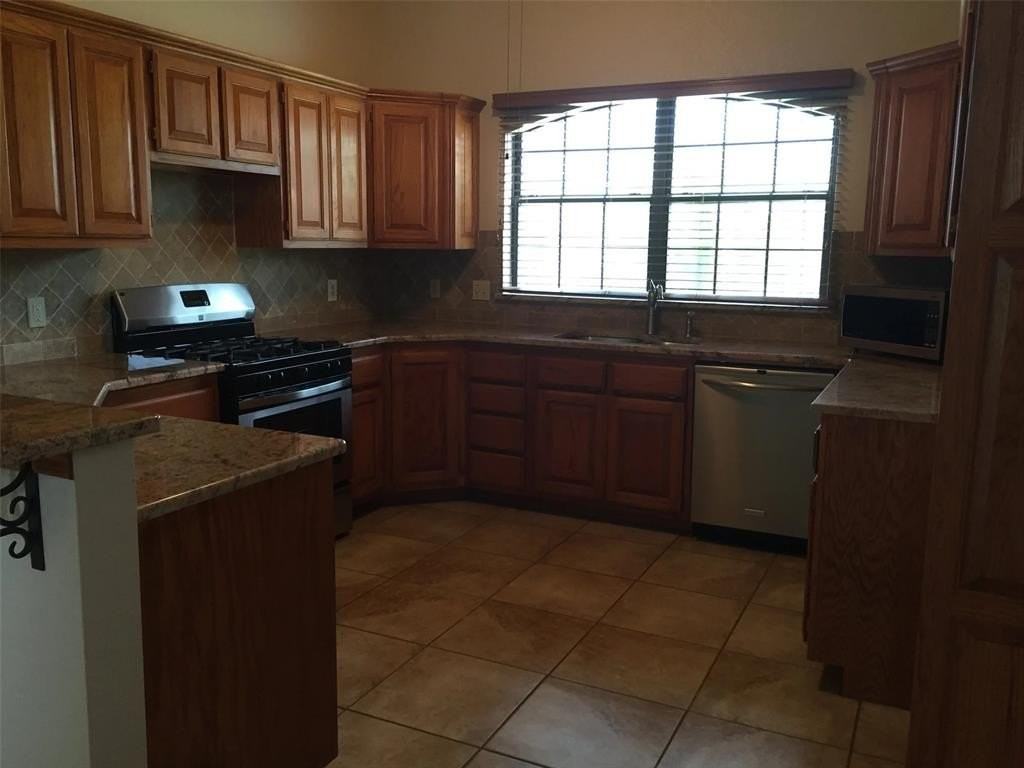 4101 Drawbridge Ln - Photo 2 of 12