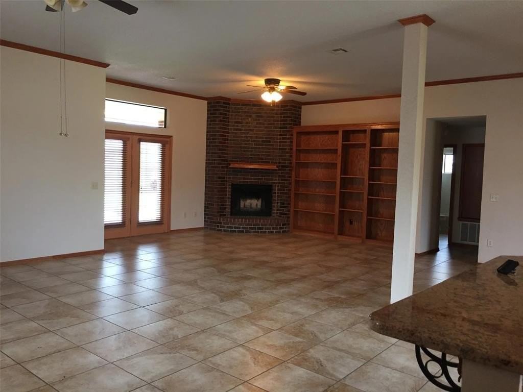 4101 Drawbridge Ln - Photo 3 of 12