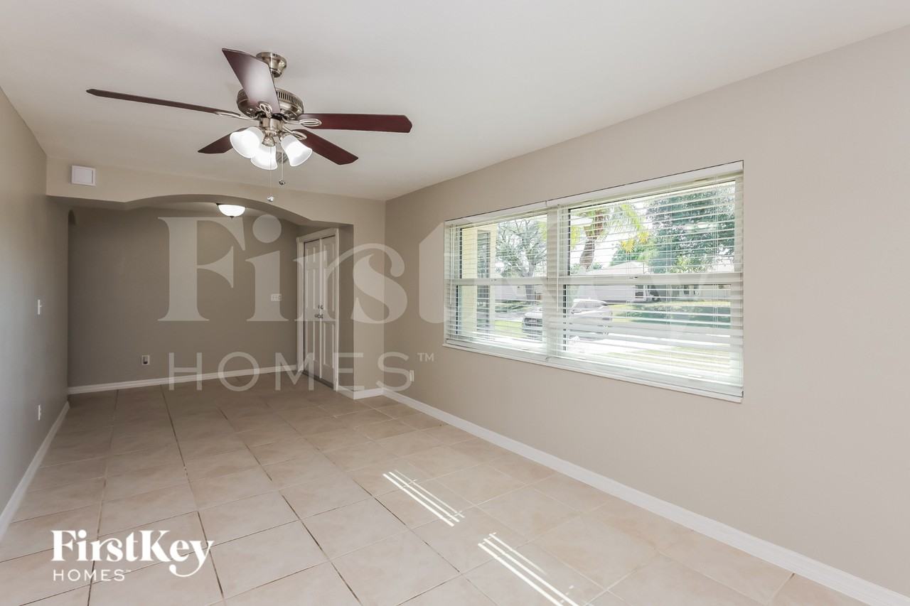 241 Swter - Photo 2 of 19