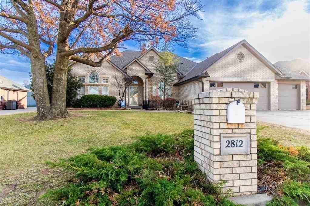 2812 Sw 109th St - Photo 2 of 32