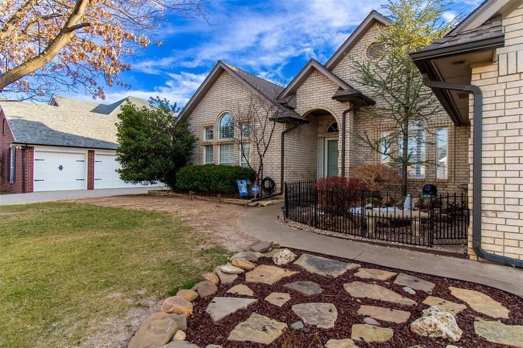 2812 Sw 109th St - Photo 3 of 32