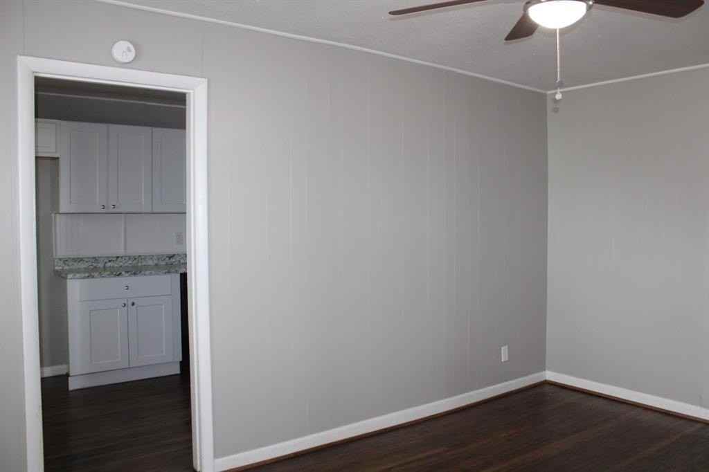 305 W Lilac Ln - Photo 2 of 18