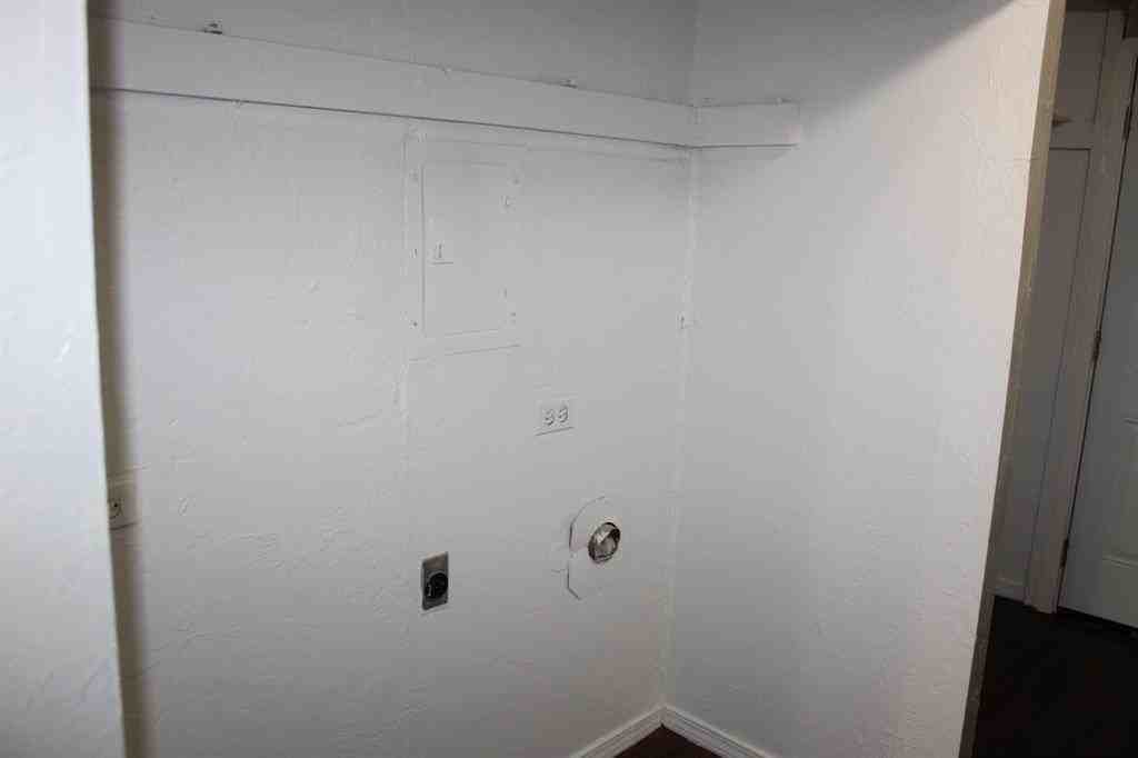 305 W Lilac Ln - Photo 5 of 18