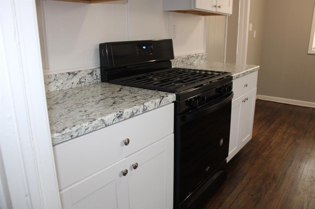 305 W Lilac Ln - Photo 7 of 18