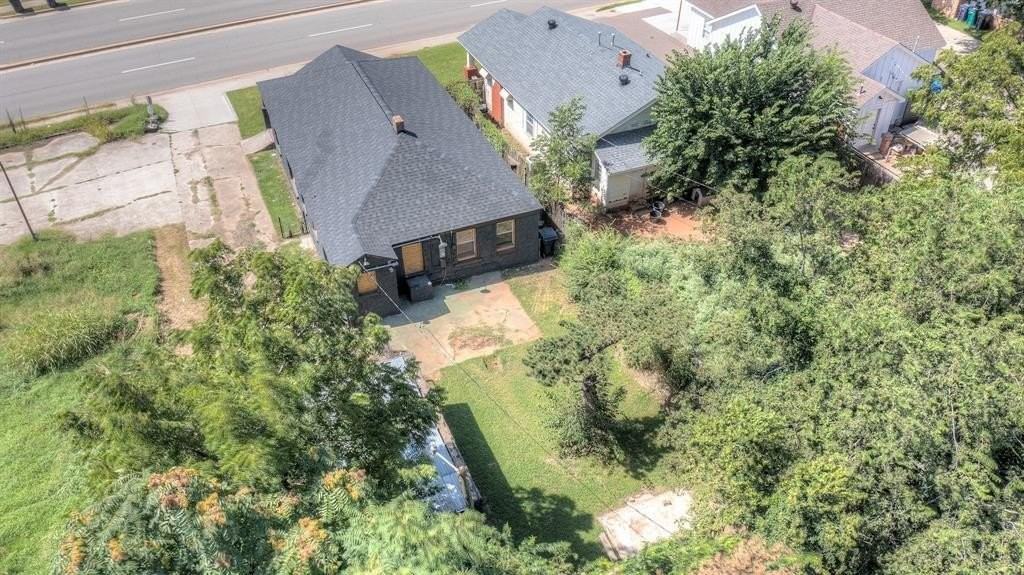 1421 Ne 8th St - Photo 4 of 27