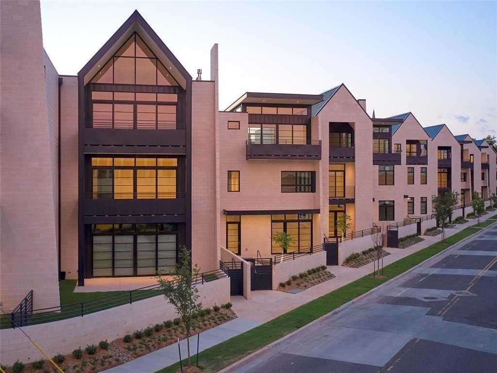 1229 N Dewey Ave - Photo 2 of 21