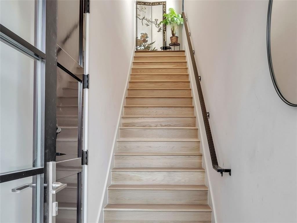 1229 N Dewey Ave - Photo 4 of 21