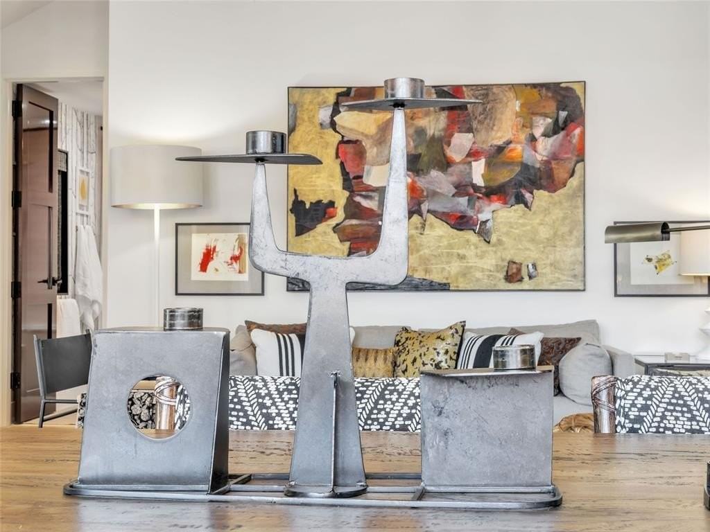 1229 N Dewey Ave - Photo 7 of 21