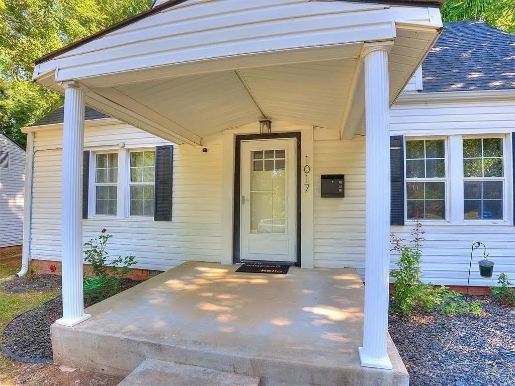 1017 Mcfarland St - Photo 2 of 35