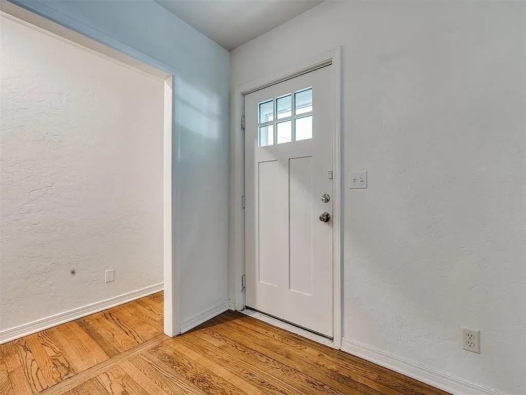 1017 Mcfarland St - Photo 3 of 35