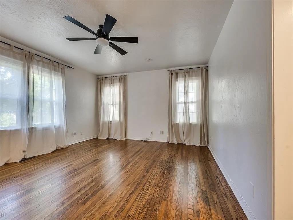 1017 Mcfarland St - Photo 4 of 35