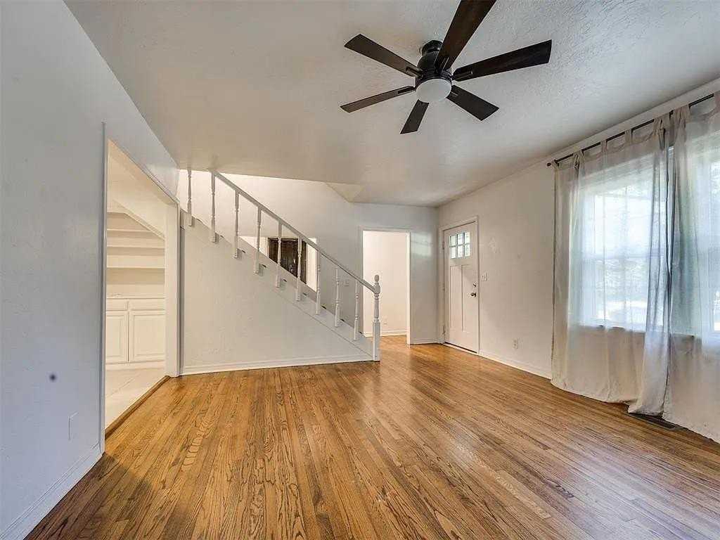 1017 Mcfarland St - Photo 6 of 35