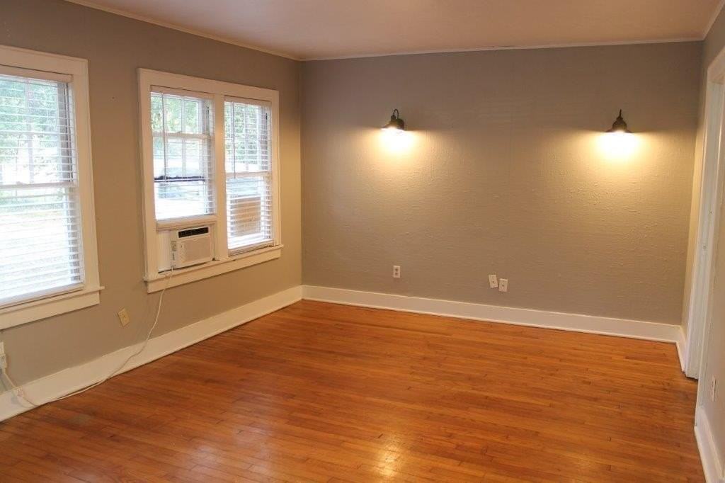 927 S Flood Ave - Photo 3 of 12