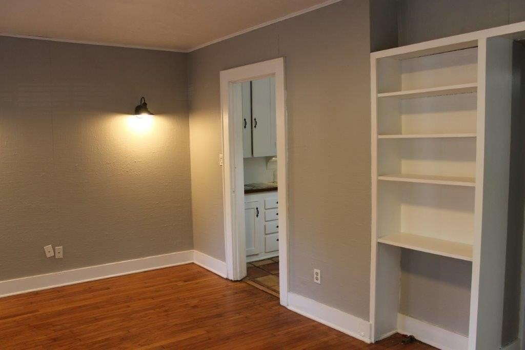 927 S Flood Ave - Photo 4 of 12