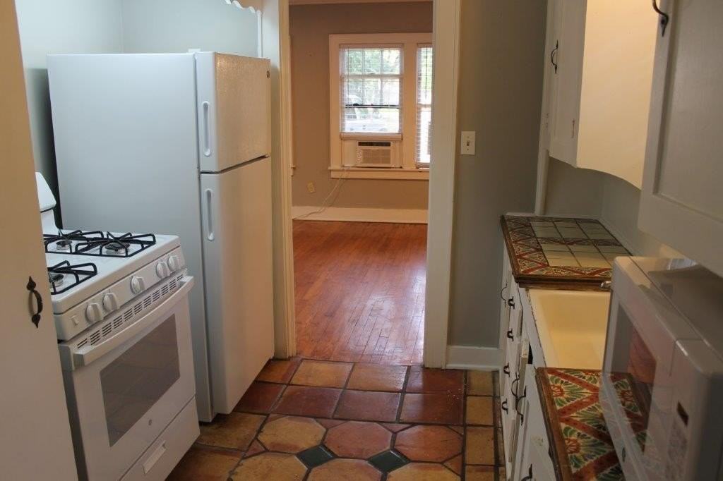 927 S Flood Ave - Photo 6 of 12