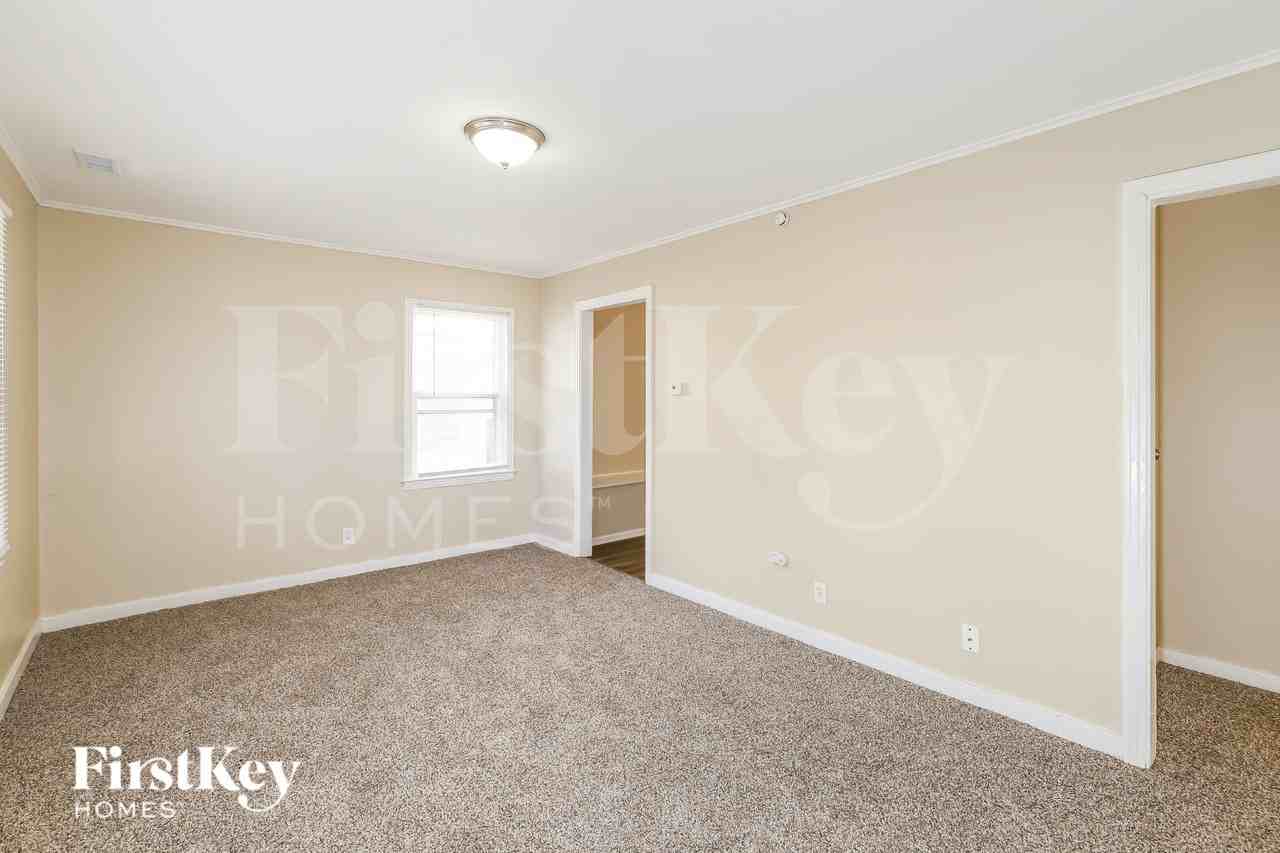 2219 S Hall Rd - Photo 2 of 19