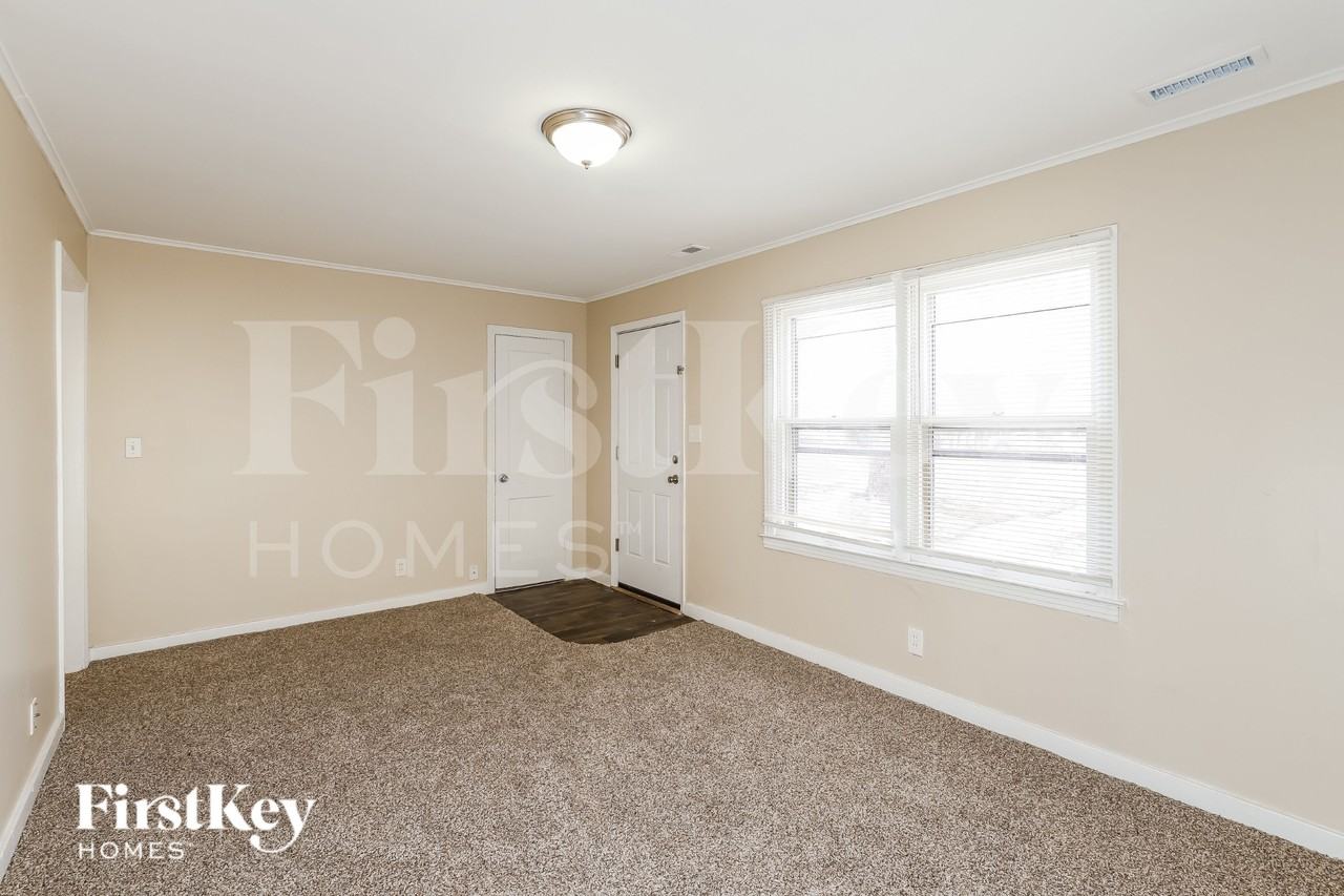 2219 S Hall Rd - Photo 3 of 19