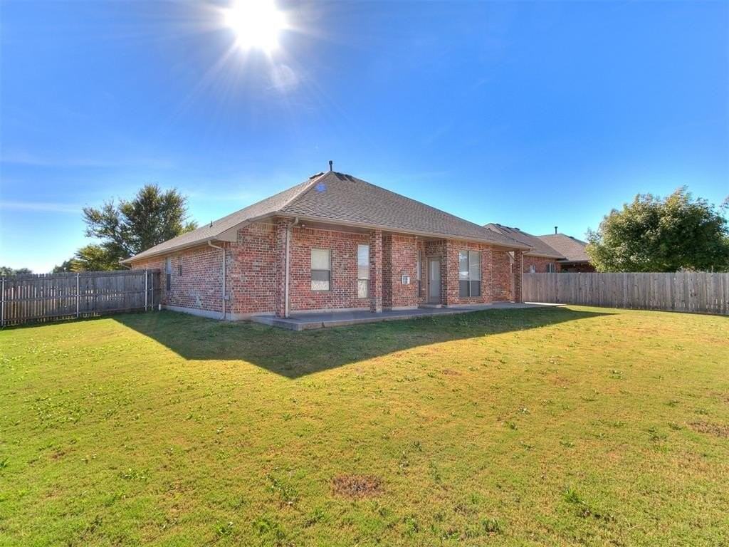 8401 Nw 107th St - Photo 4 of 37